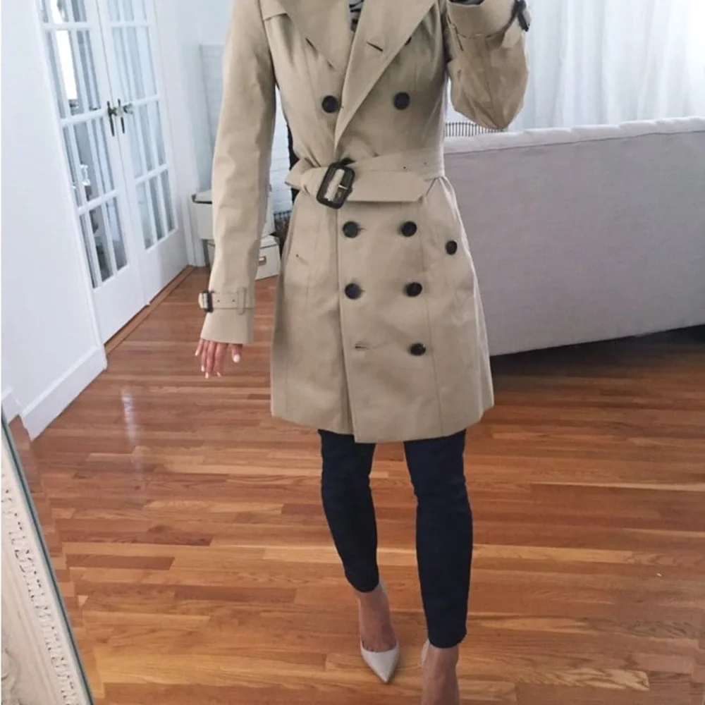Burberry Beige Double-Breasted Trench Coat with Belt - Picture 7 of 11
